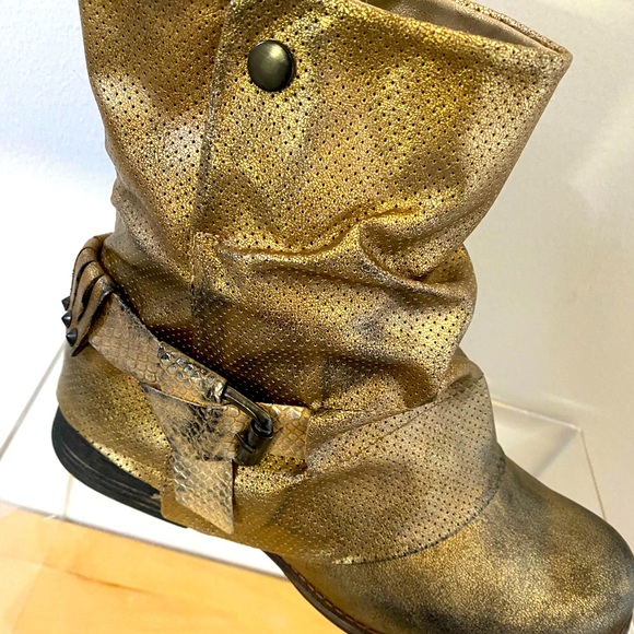 Boot - Picture 2 of 4